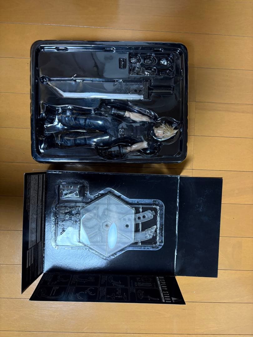 プレイアーツ改 vol.1 クラウド•ストライフ フィギュア