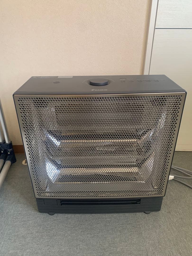 25年最新　ダイキン遠赤外線暖房機 ハイブリッドセラムヒートWRH136AS-H