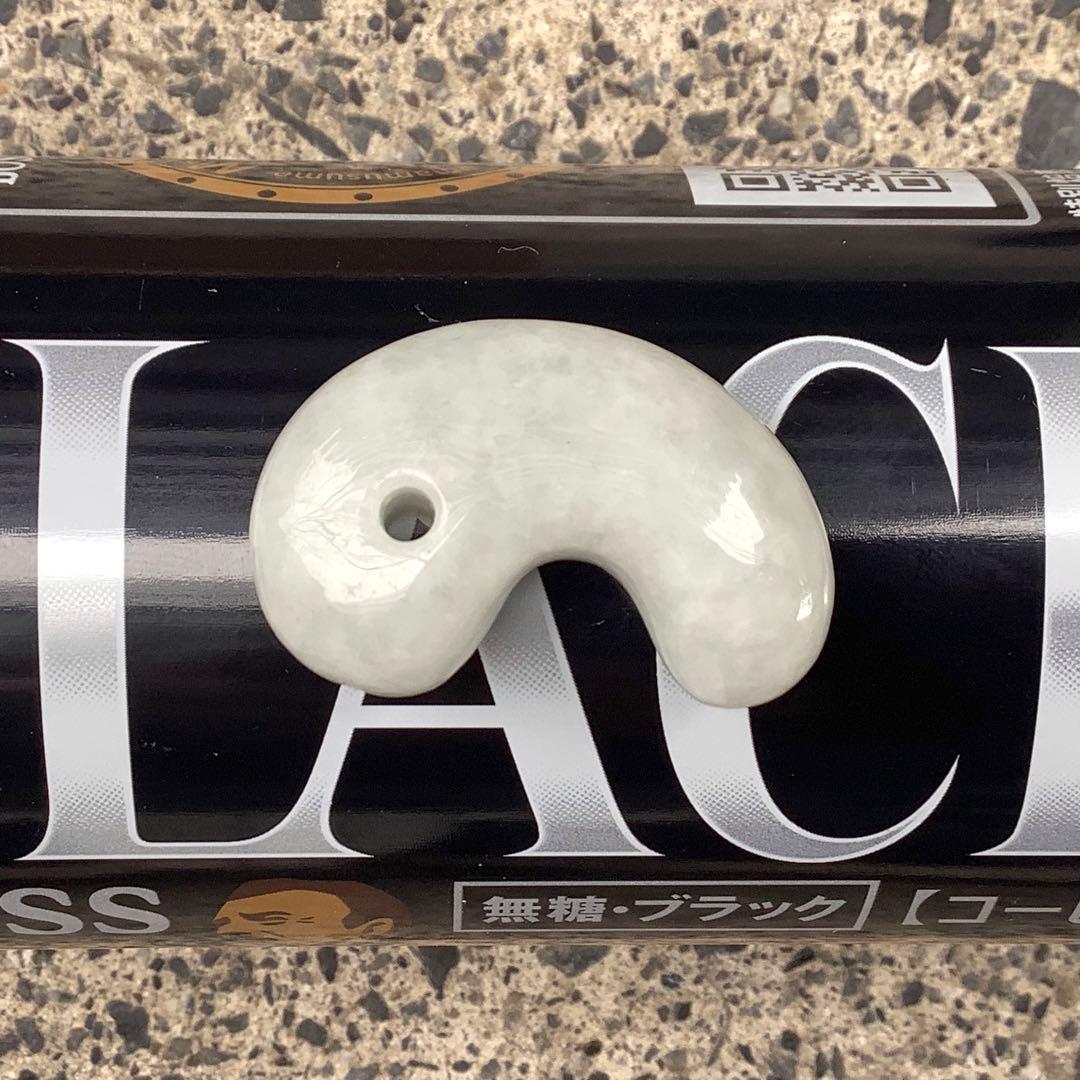 ✳️糸魚川翡翠勾玉の最高峰　アイスジェード‼️ 本物の肌目を　縁起物　鑑定鑑別…