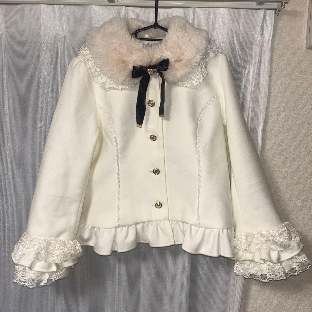 axes femme 白コート