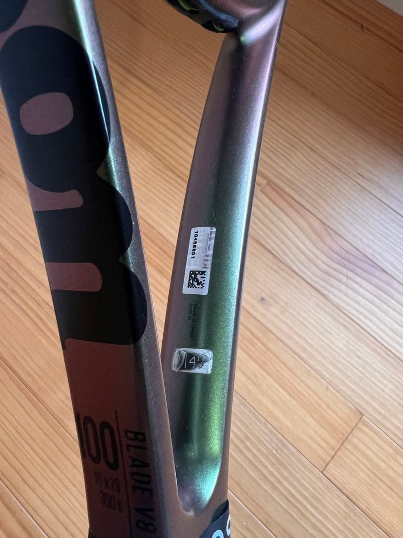 Wilson Blade V8 100 300g G2テニスラケット
