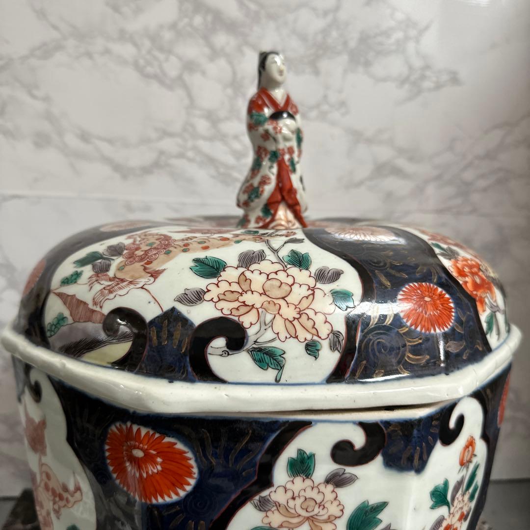 古伊万里、柿右衛門様式、特大女人蓋物、唐獅子、草加紋。　特製、桐箱。