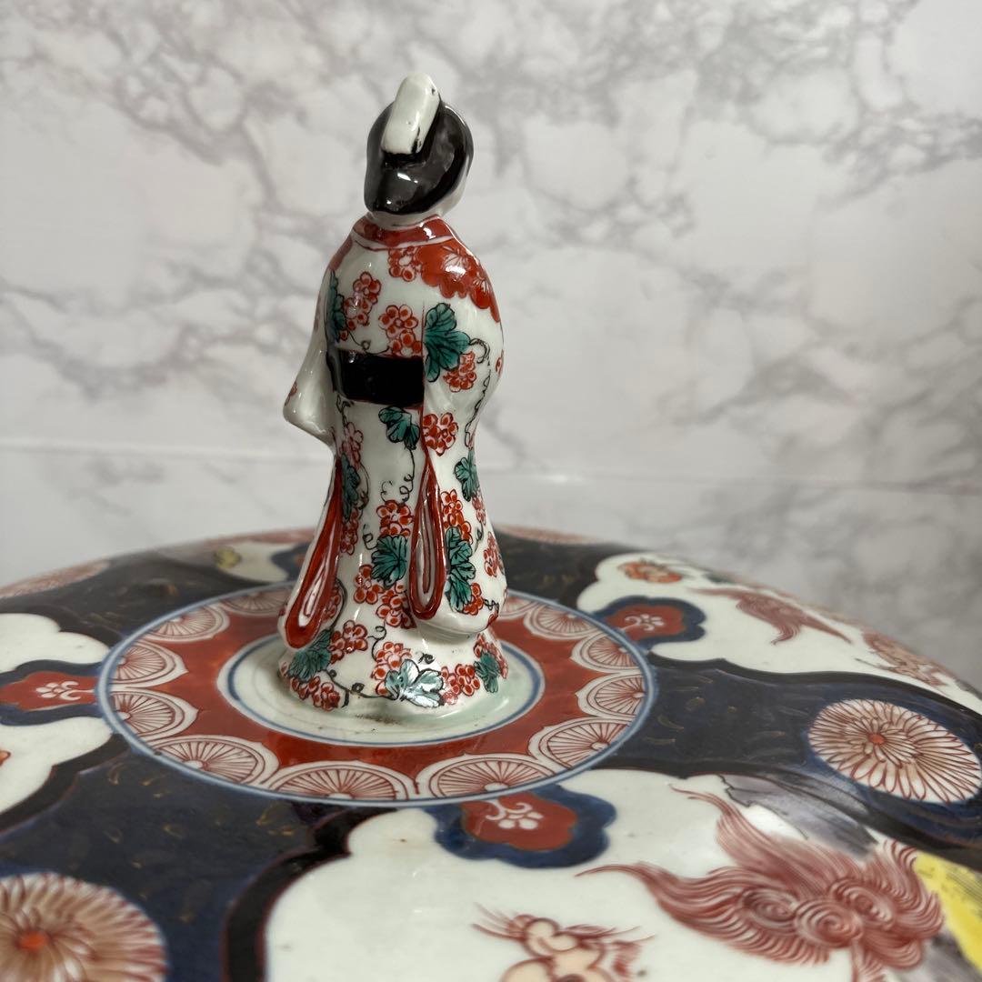 古伊万里、柿右衛門様式、特大女人蓋物、唐獅子、草加紋。　特製、桐箱。