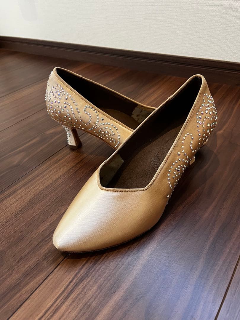 スタンダードシューズ　ラインストーン付き