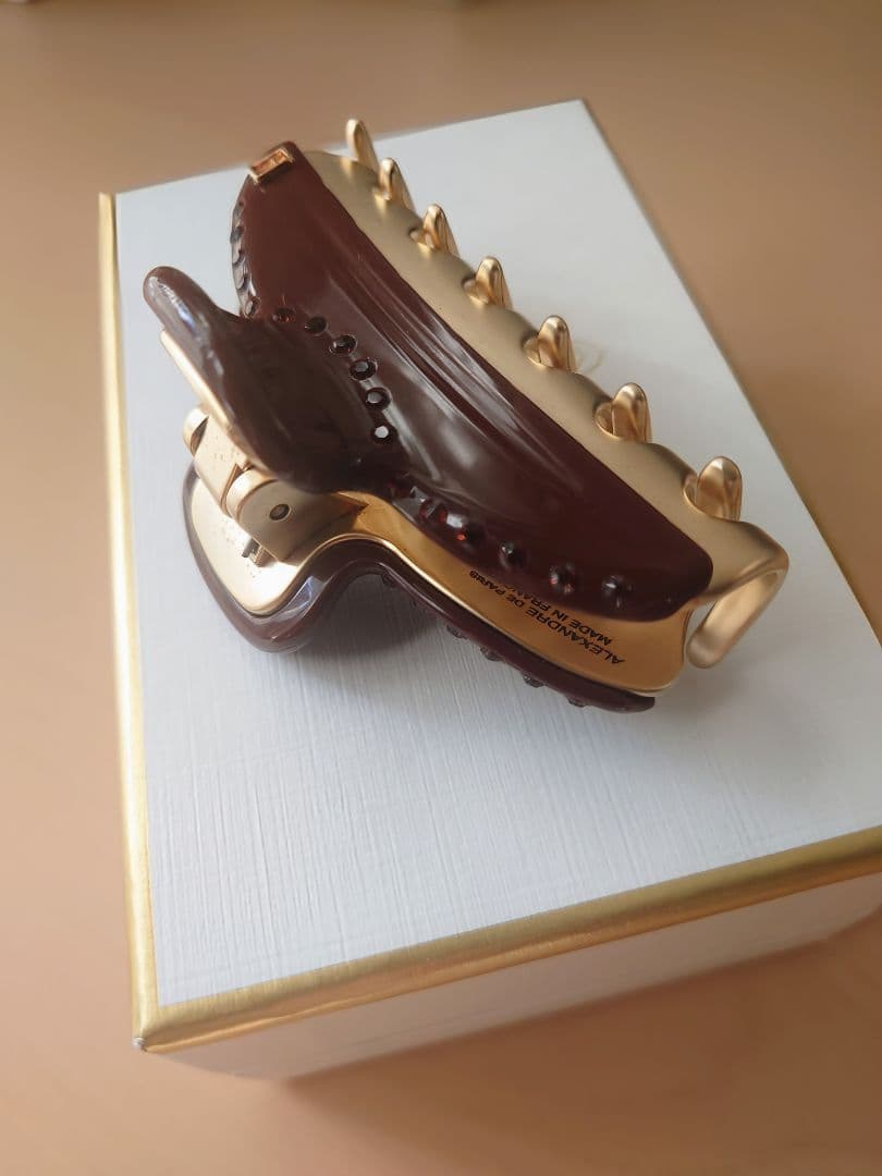 アレクサンドルドゥパリ スワロフスキー ヴァンドームクリップ ブラウン