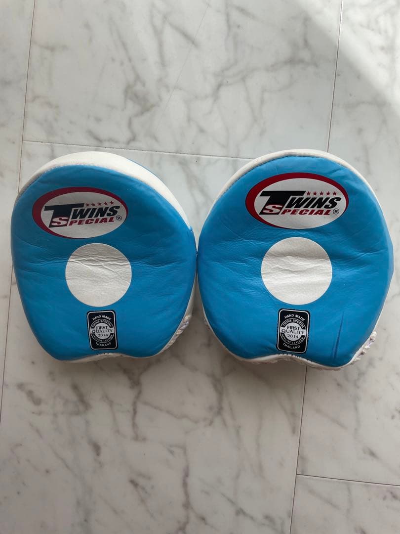 TWINS SPECIAL パンチングミット 青白