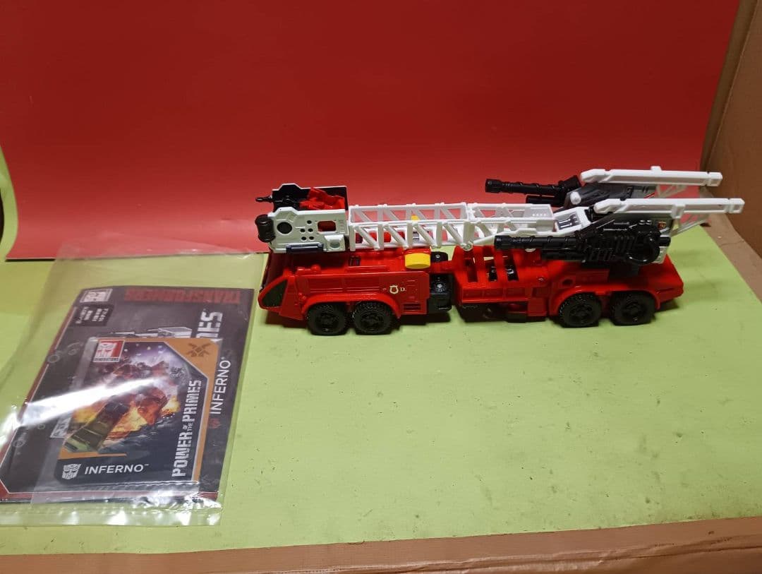 激レア!中古品トランスフォーマーコンバイナーウォーズ インフェルノ