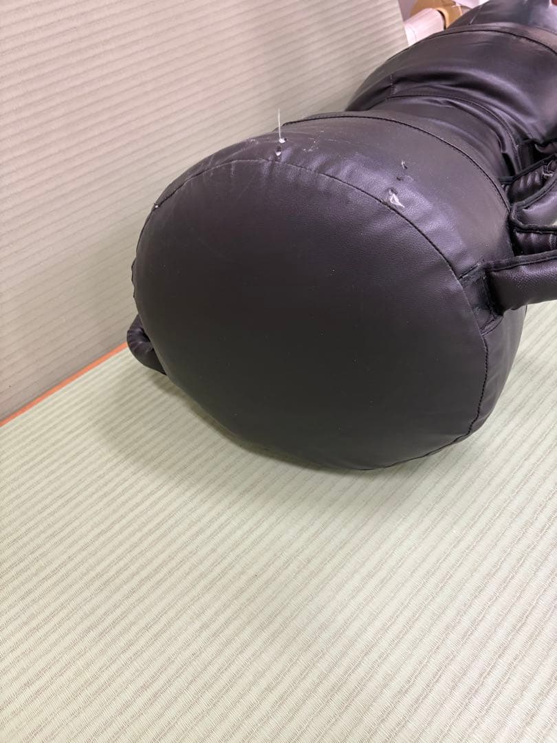 黒いキックミット 持ち手付き