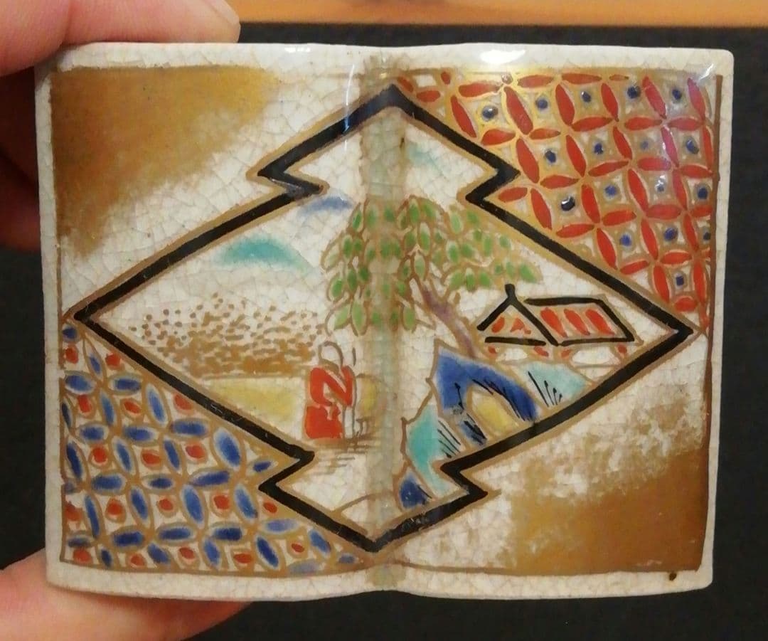 真葛香山作　色絵　本型　香合　箱付　茶道具