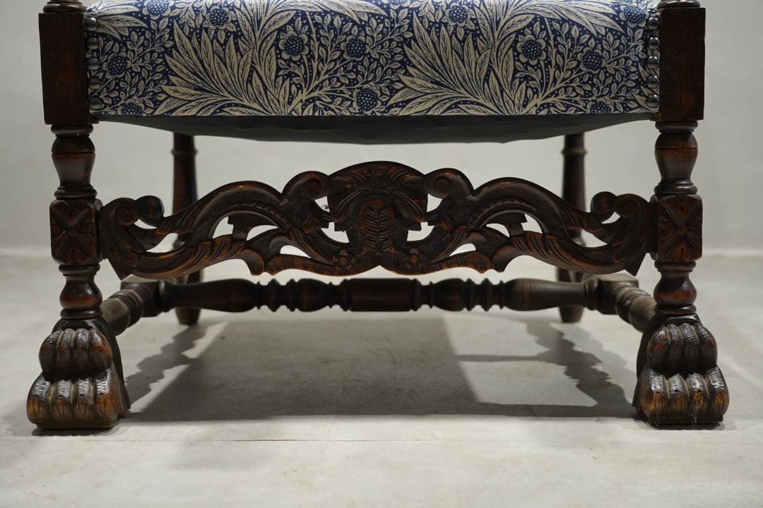 イギリスアンティーク アームチェア ジャコビアン様式　動物脚　張替済　ソファ