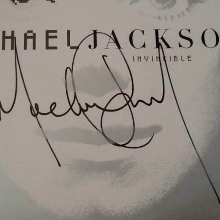Michael Jackson /証明書付直筆サイン入り Invincible