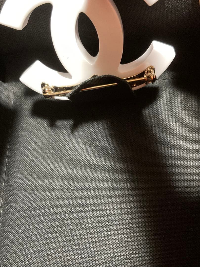 CHANEL ホワイト クリスタルブローチ