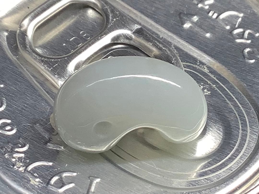 ⭕️1個だけ本物ジェダイトをお持ちください　糸魚川翡翠勾玉　ロウカン‼️機械鑑定付