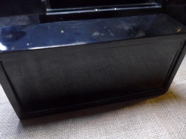 黒漆の象嵌の入った小引き出しです。韓国製です