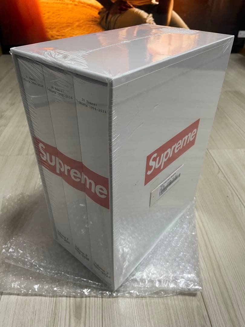 小物 Supreme 30 Years T-Shirts 1994-2024 Book