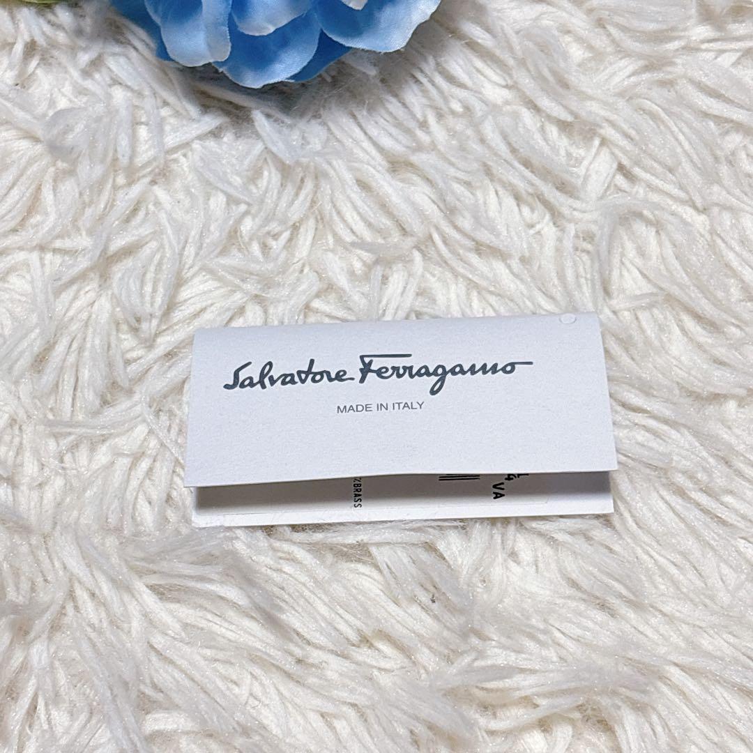 Salvatore Ferragamo フェラガモ　ブラック×ゴールド　バレッタ