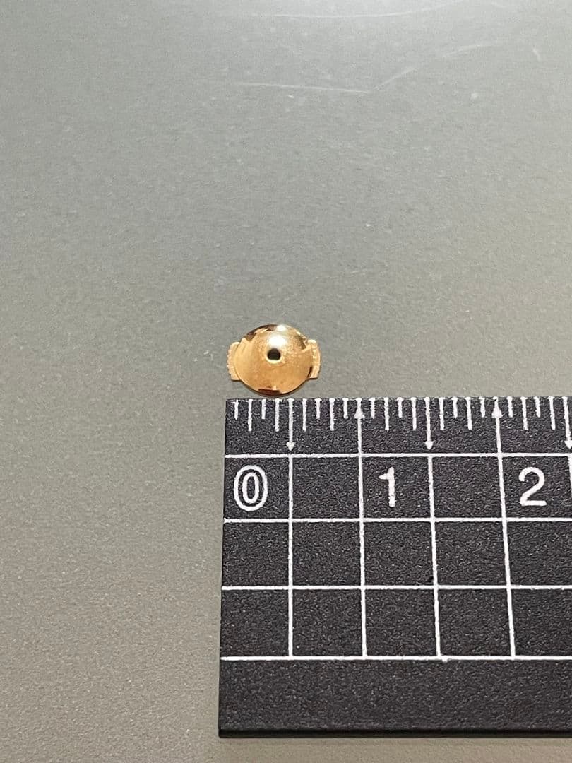 カルティエ　片耳ピアスキャッチのみ　イエローゴールド