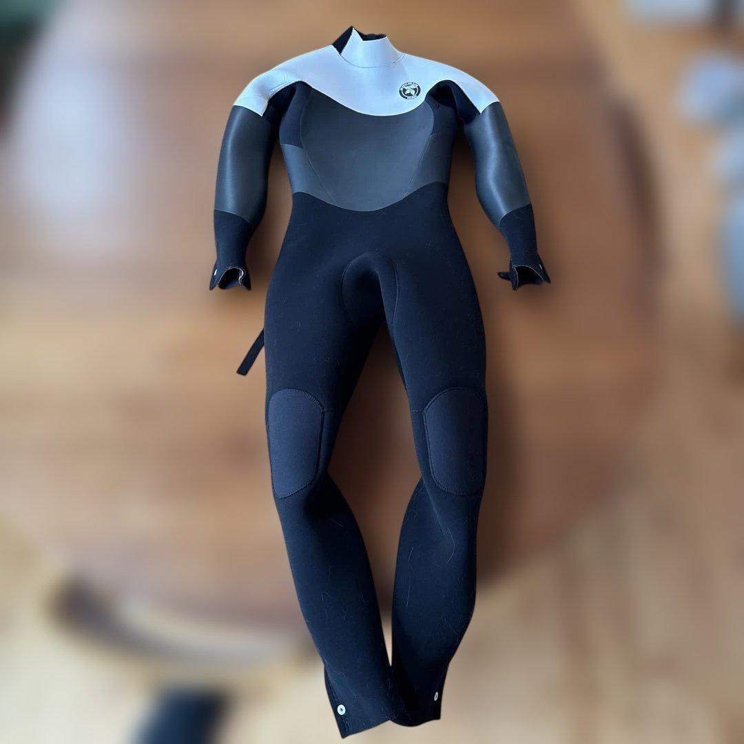 オーダーほぼ新品　セミドライスーツ ブラック・ホワイト