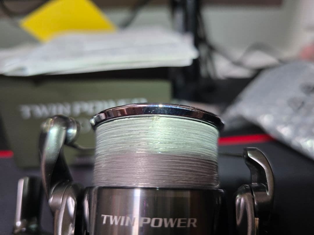 【美品】24 ツインパワー 4000MHG ◆PEラインおまけ付き◆ シマノ