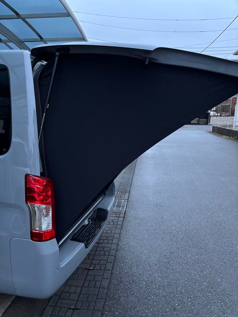 日産キャラバン用アイズ.ブロッカー