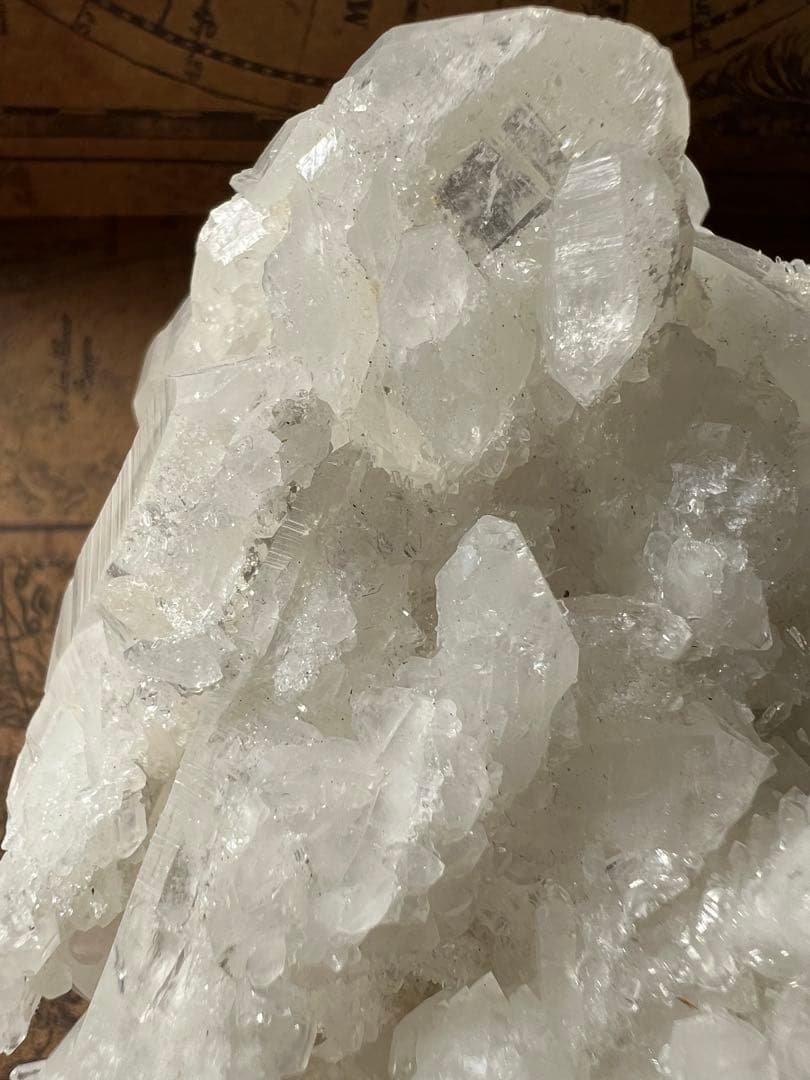 龍脈の精髄 九州産虹入り水晶クラスター抜群の透明度