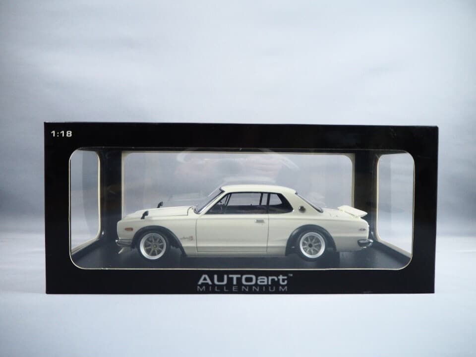 ハコスカ　日産　スカイライン　1/18 プラモデル