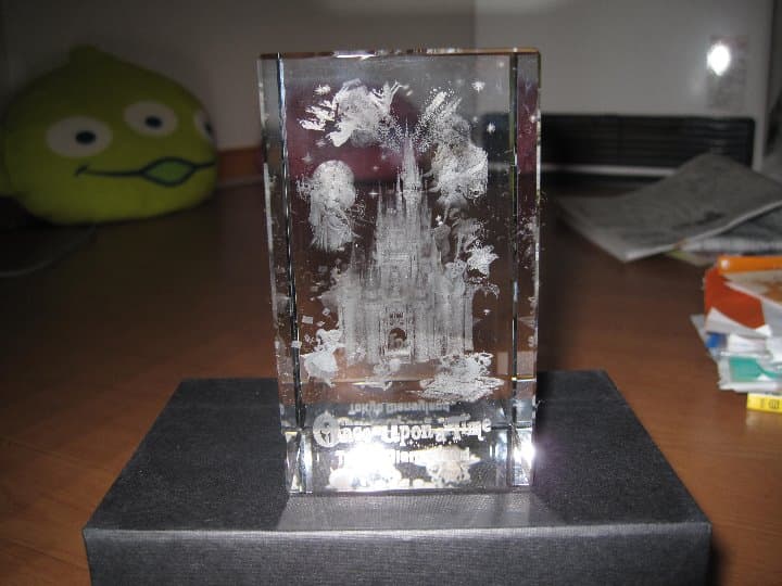 ディズニーランド 限定ワンス・アポン・ア・タイム レーザーキューブフィギュア