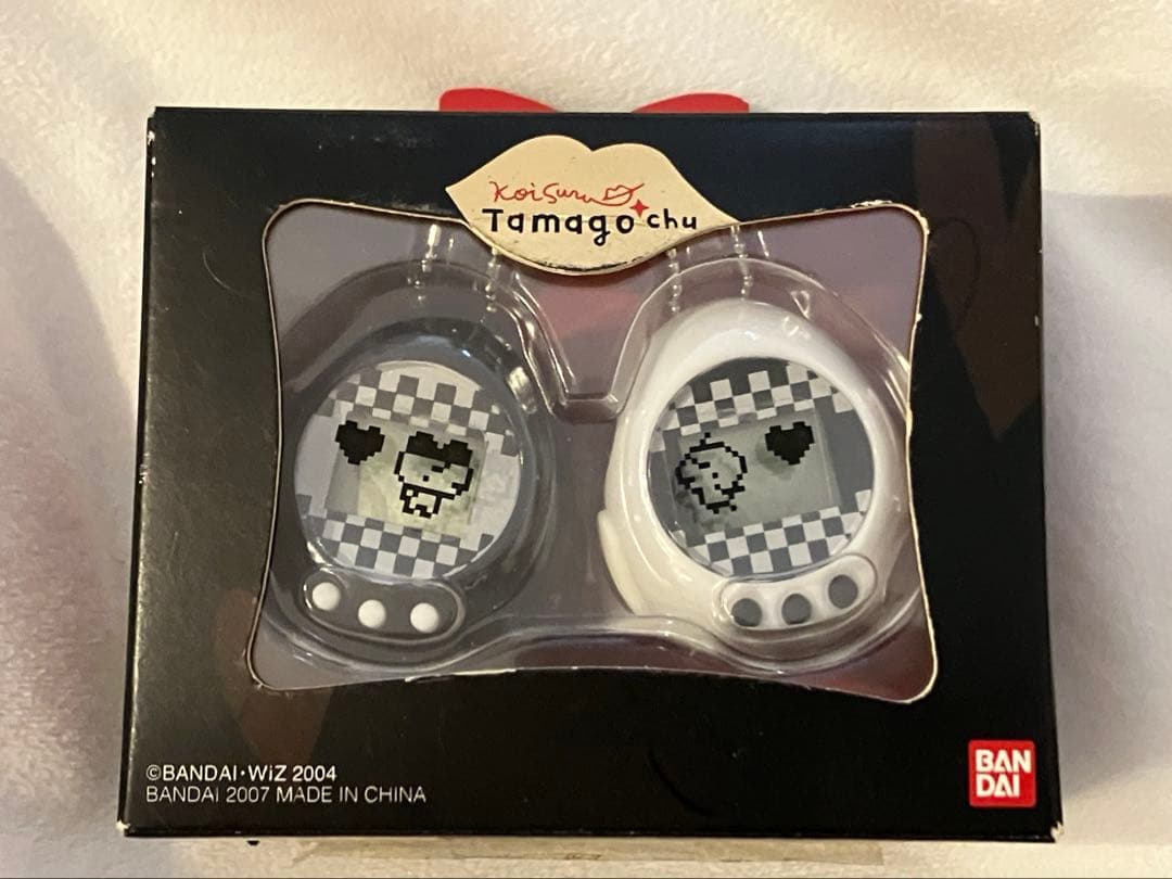 希少　新品未開封　パッケージ傷みあり　koisuru たまごっちゅ　白　黒