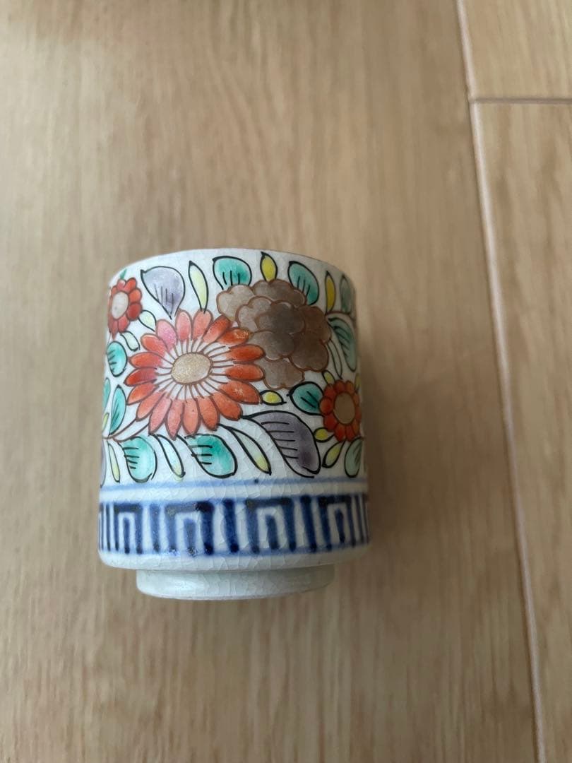 九谷焼？　染め付け　花柄ぐいのみ 19客