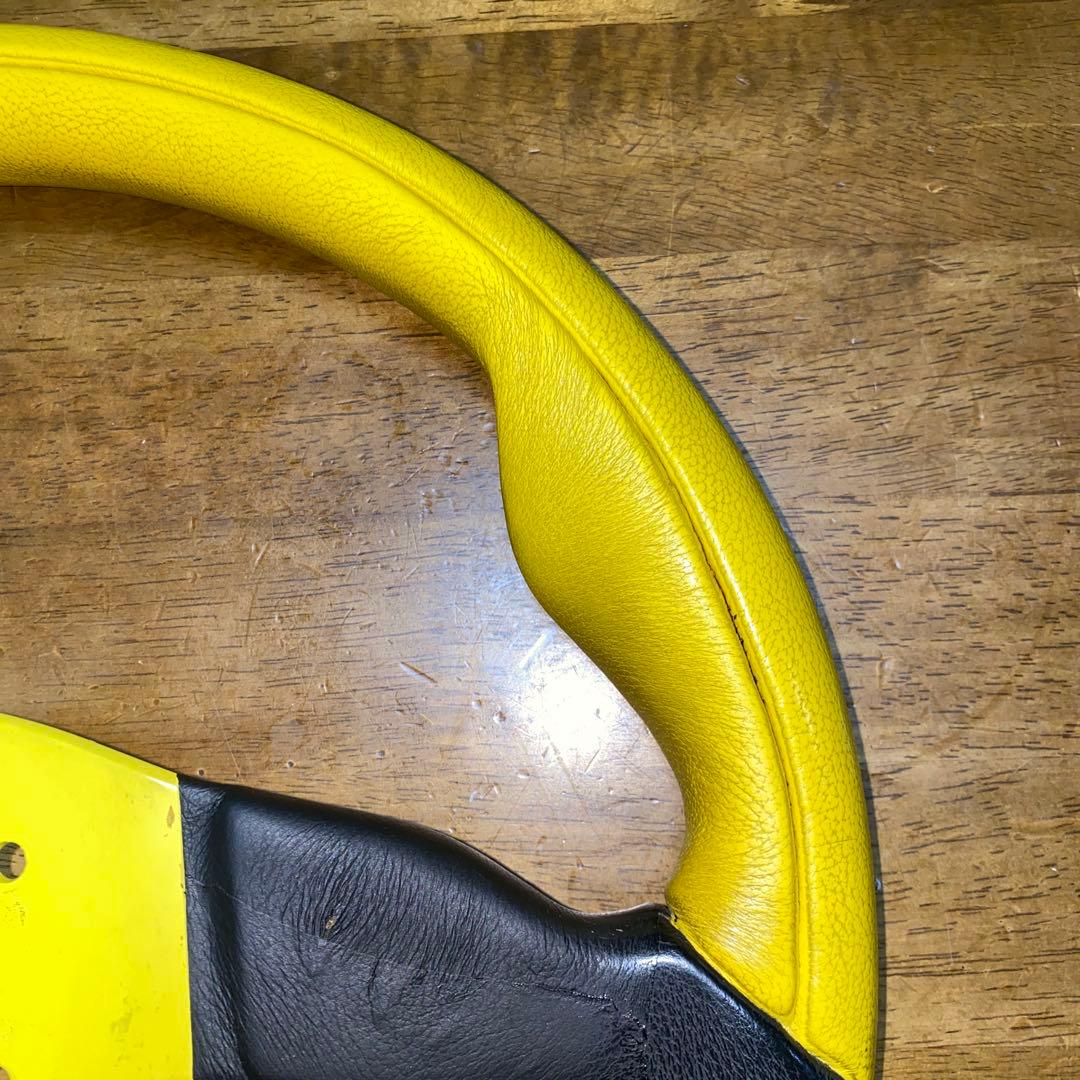 momo モモ　ステアリング コマンド　Command　黄色　イエロー