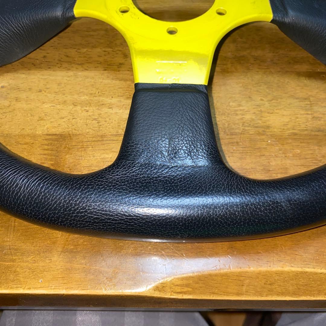 momo モモ　ステアリング コマンド　Command　黄色　イエロー