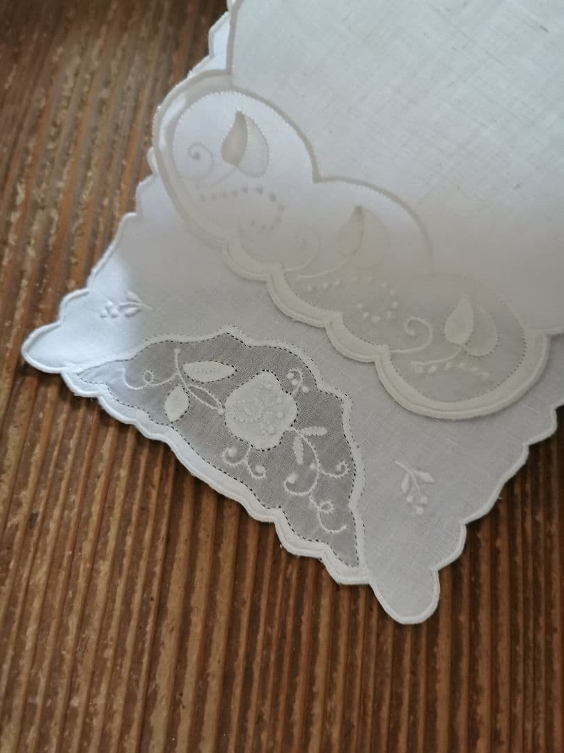 アンティーク カクテルナプキン マディラ/マーガブ刺繍 葉と花のショートクロス