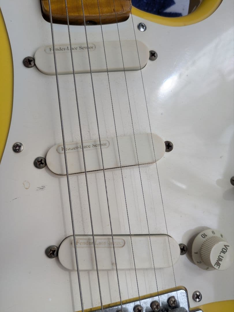 ストラトキャスタータイプ　 レースセンサー PU 搭載　ゴージャス仕様