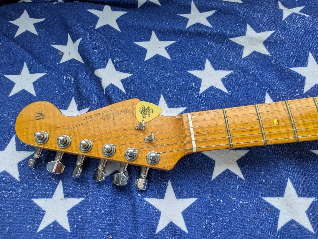 ストラトキャスタータイプ　 レースセンサー PU 搭載　ゴージャス仕様