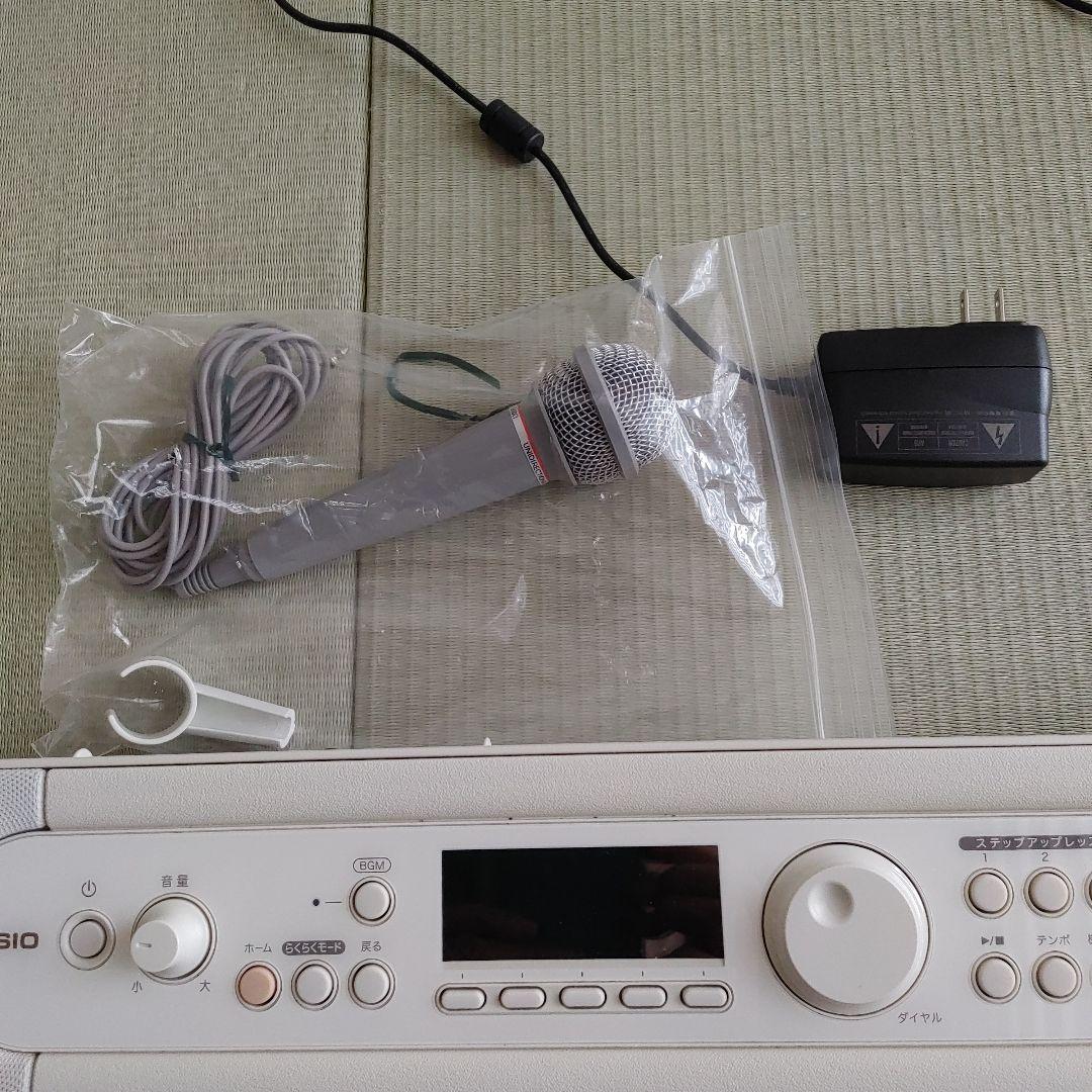 CASIO 61鍵電子キーボード ホワイト LK-526 22年製