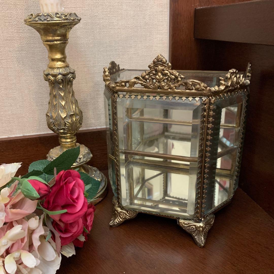 ガラスと真鍮の2段ロココジュエリーボックス