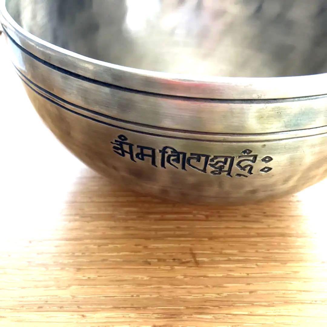 満月シンギングボウル　③ サンタラトナシャキア氏工房