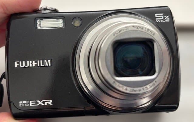 【通電確認済】FUJIFILM フジフィルム FinePix F200EXR