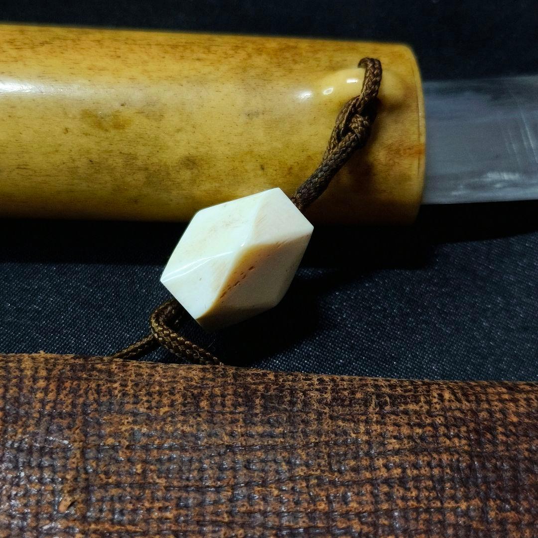 刀剣美術 仕込み煙管 天然材緒締め玉 本革タバコ入れ 元信在銘 銅細工金具武具