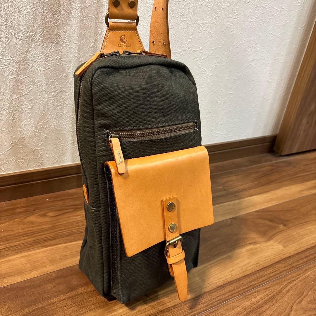 【極美品】キソラ kissora 帆布キャンパス×レザー ボディーバッグ
