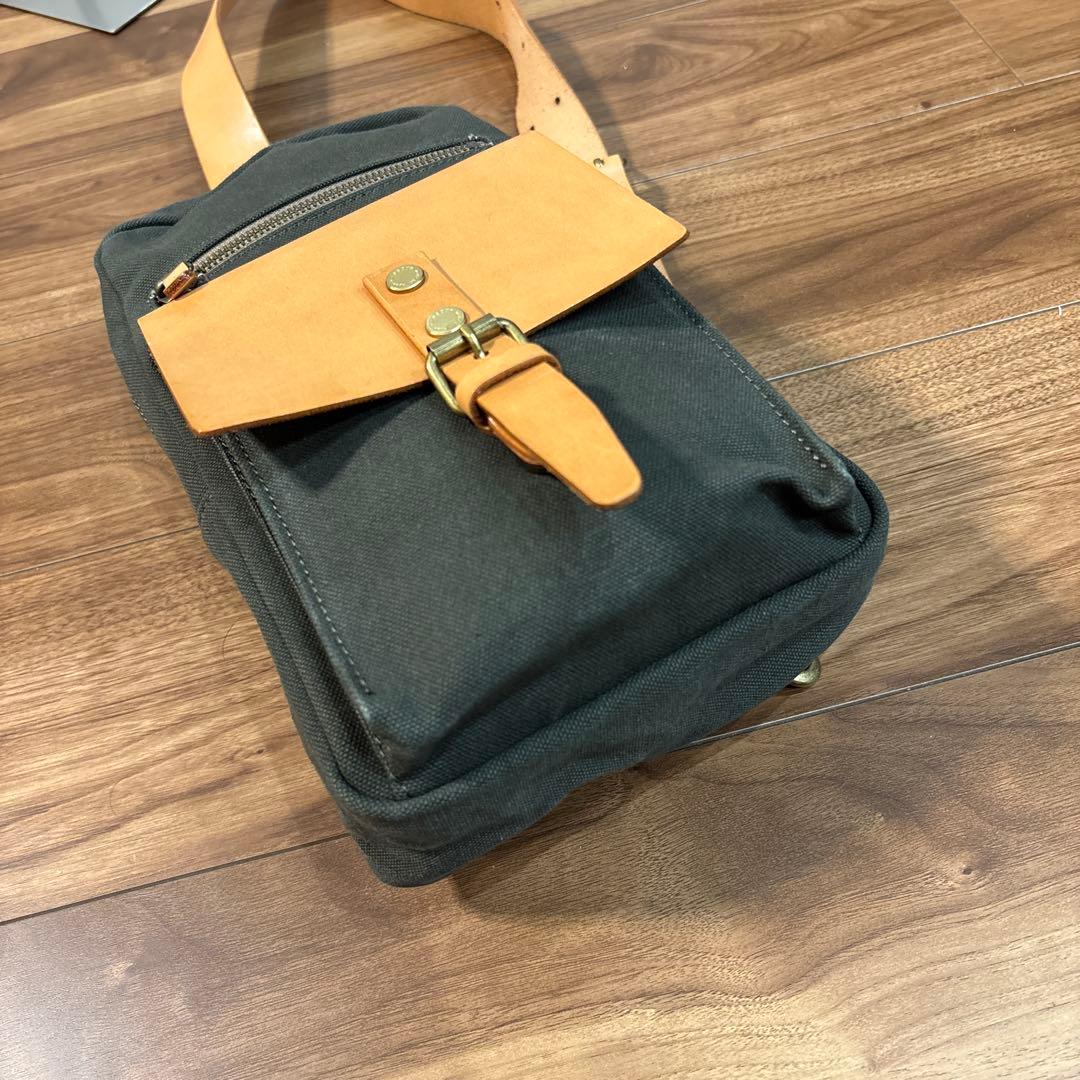 【極美品】キソラ kissora 帆布キャンパス×レザー ボディーバッグ