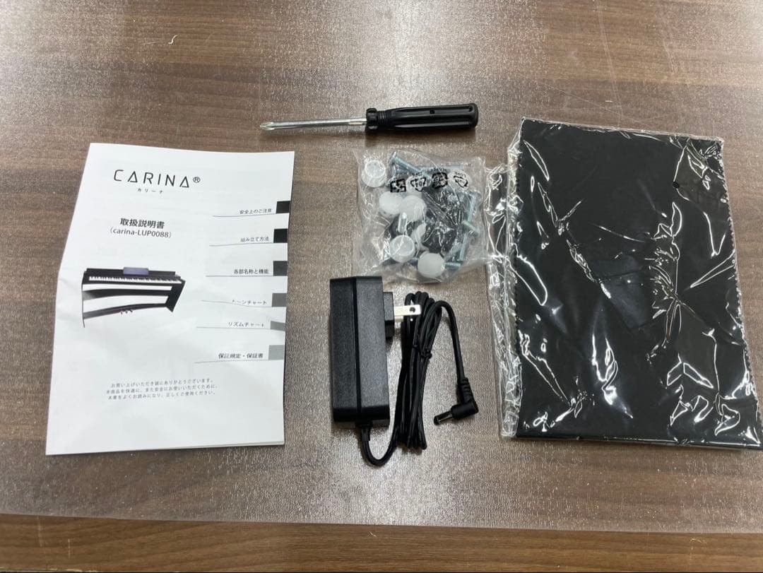 電子ピアノ88鍵盤　ハンマーアクション鍵盤　３本ペダル　　訳あり　ホワイト