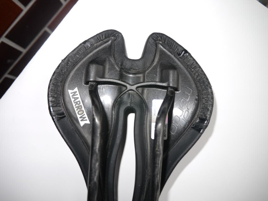 サドル：SELLE SAN MARCO ASPIDE CARBON FXサドル