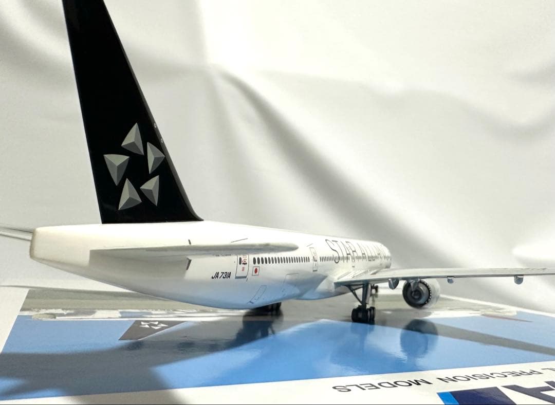 全日空商事 1/200 ANA 777-300ER STAR ALLIANCE