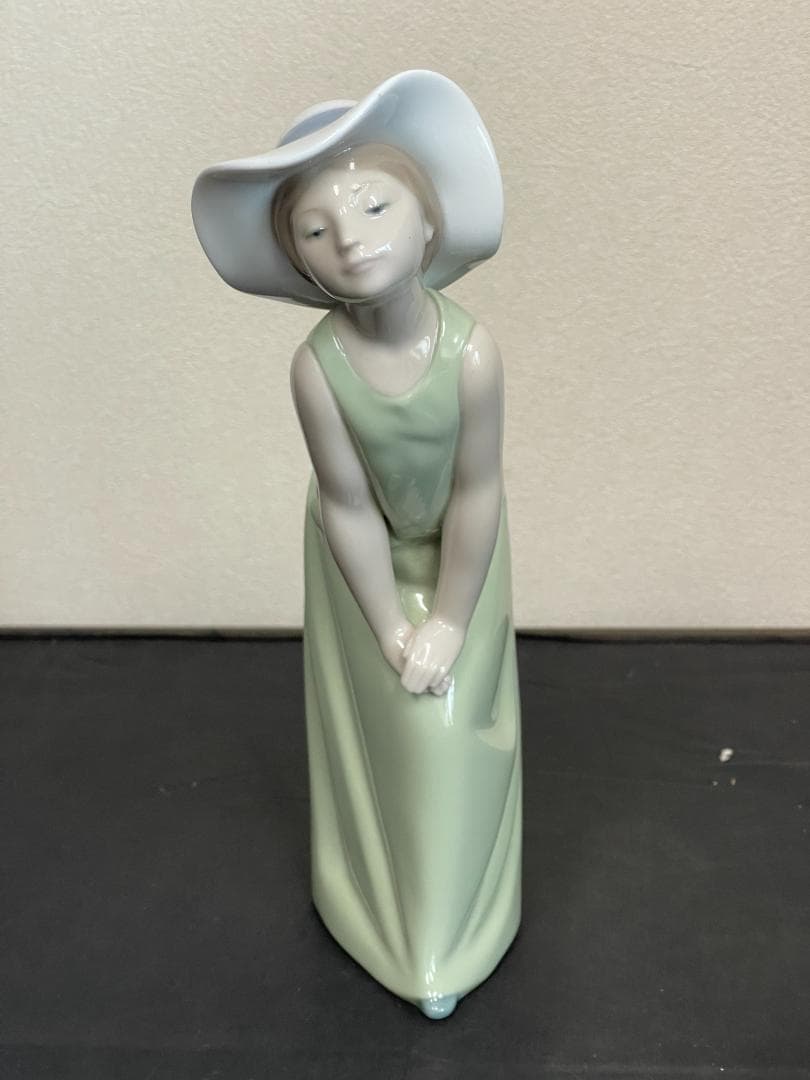 LLADR(リアドロ）　女性置物　２９４