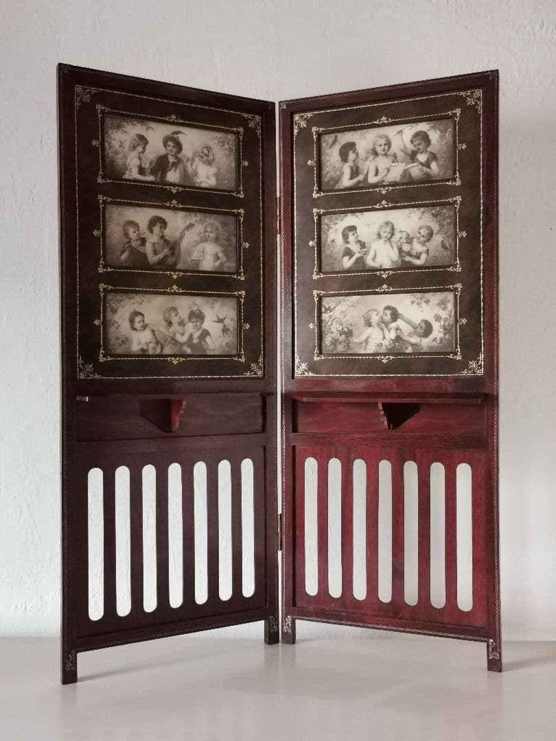 アンティーク マホガニー金彩彫刻スクリーン 子供達のセピア絵 レザー 花織生地