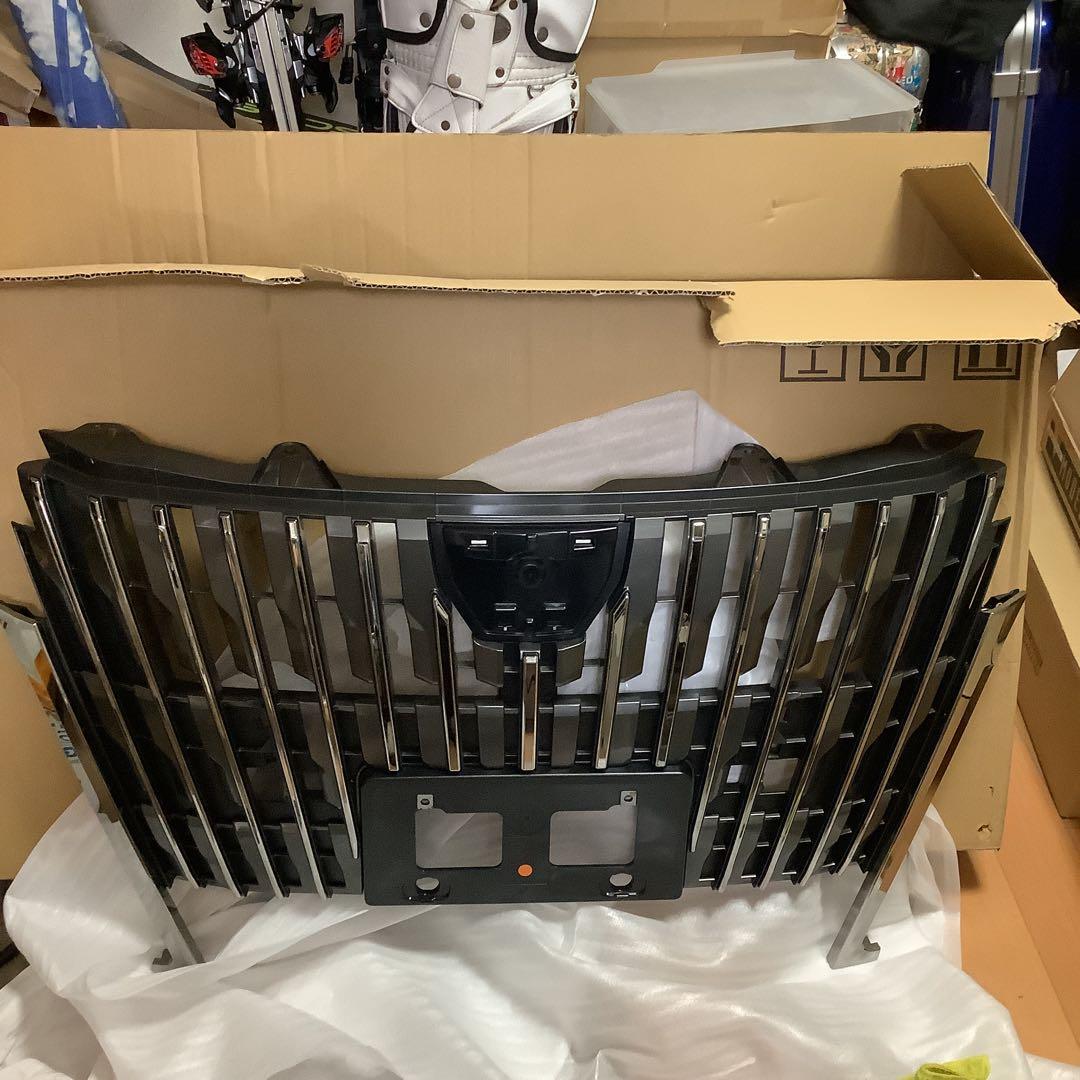 80系　エスクァイア後期　純正フロントグリル。