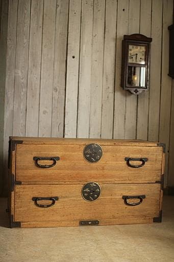 味のある丸金具時代箪笥　桐箪笥　抽斗2段　タンス　収納　古家具　古民家　時代家具