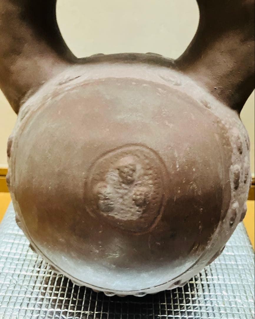 ペルー北海岸クピスニケ　クントゥル・ワシ遺跡の墓に副葬されていた鐙形土器レプリカ