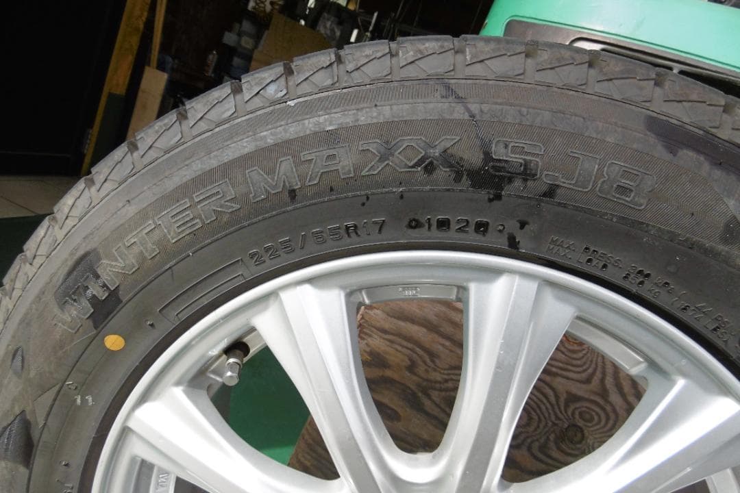 スタッドレスタイヤ　送料込 ４本セット エクストレイル等